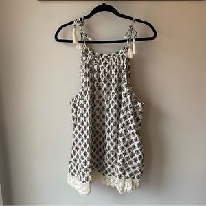 Printed tank top with laced detail